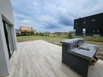 CASA EN VENTA, 4 AMBIENTES, SAN SEBASTIAN, AREA 11