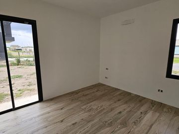 CASA EN VENTA, 4 AMBIENTES, SAN SEBASTIAN, AREA 11