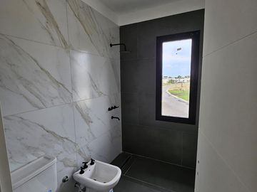 CASA EN VENTA, 4 AMBIENTES, SAN SEBASTIAN, AREA 11
