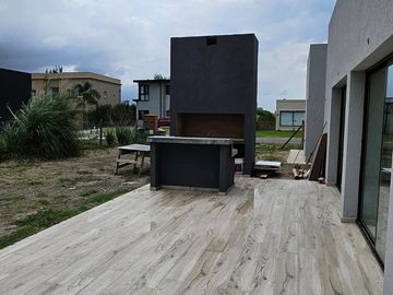 CASA EN VENTA, 4 AMBIENTES, SAN SEBASTIAN, AREA 11