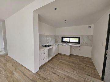 CASA EN VENTA, 4 AMBIENTES, SAN SEBASTIAN, AREA 11