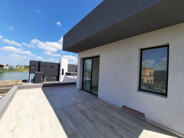 CASA EN VENTA, 4 AMBIENTES, SAN SEBASTIAN, AREA 11