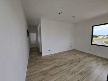 CASA EN VENTA, 4 AMBIENTES, SAN SEBASTIAN, AREA 11