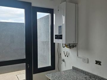 CASA EN VENTA, 4 AMBIENTES, SAN SEBASTIAN, AREA 11