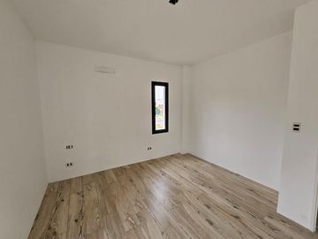 CASA EN VENTA, 4 AMBIENTES, SAN SEBASTIAN, AREA 11