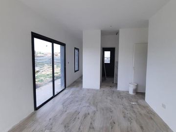 CASA EN VENTA, 4 AMBIENTES, SAN SEBASTIAN, AREA 11