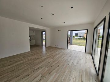 CASA EN VENTA, 4 AMBIENTES, SAN SEBASTIAN, AREA 11
