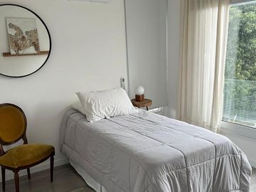 Venta Departamento Pilará, 3 ambientes, 2 cocheras, vista golf, Town House, La Calesa