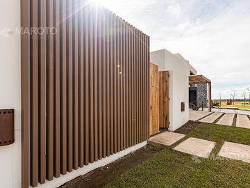 CASA EN VENTA EN BARRIO PUERTOS - MAROTO PROPIEDADES