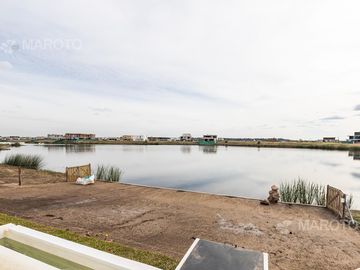 CASA EN VENTA EN BARRIO PUERTOS - MAROTO PROPIEDADES