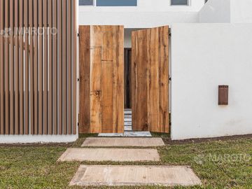 CASA EN VENTA EN BARRIO PUERTOS - MAROTO PROPIEDADES