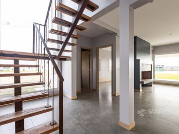 CASA EN VENTA EN BARRIO PUERTOS - MAROTO PROPIEDADES