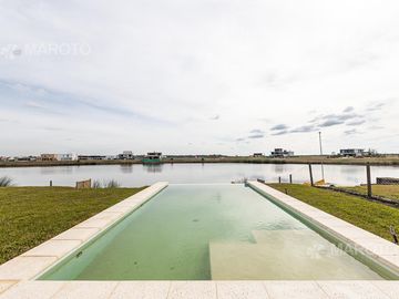 CASA EN VENTA EN BARRIO PUERTOS - MAROTO PROPIEDADES