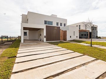CASA EN VENTA EN BARRIO PUERTOS - MAROTO PROPIEDADES