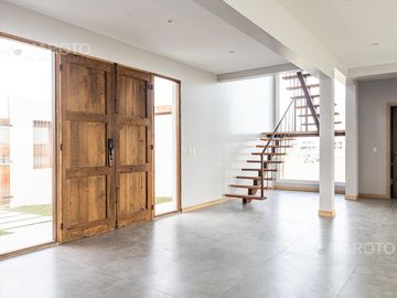 CASA EN VENTA EN BARRIO PUERTOS - MAROTO PROPIEDADES
