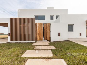CASA EN VENTA EN BARRIO PUERTOS - MAROTO PROPIEDADES