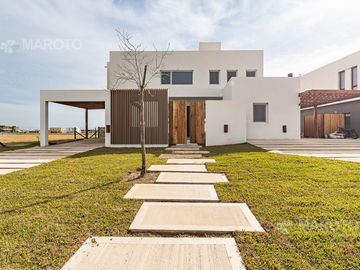 CASA EN VENTA EN BARRIO PUERTOS - MAROTO PROPIEDADES