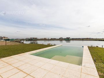 CASA EN VENTA EN BARRIO PUERTOS - MAROTO PROPIEDADES