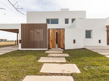 CASA EN VENTA EN BARRIO PUERTOS - MAROTO PROPIEDADES