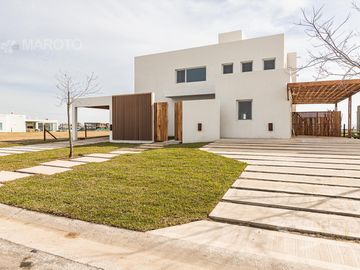 CASA EN VENTA EN BARRIO PUERTOS - MAROTO PROPIEDADES