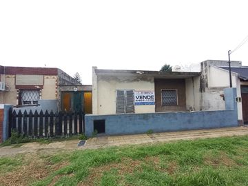 Casa en  a Reciclar ideal Constructores