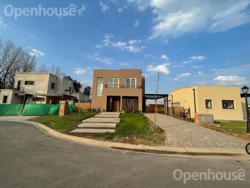 VENTA Y ALQUILER TEMPORARIO DE IMPECABLE CASA EN SAN PABLO CON PISCINA!