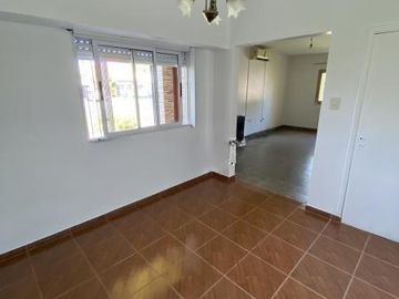 Casa en venta - 2 Dormitorios 1 Baño - Cochera - 240Mts2 - Tolosa