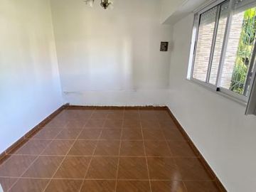 Casa en venta - 2 Dormitorios 1 Baño - Cochera - 240Mts2 - Tolosa