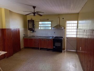 Casa en venta - 2 Dormitorios 1 Baño - Cochera - 240Mts2 - Tolosa