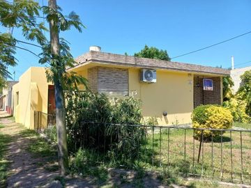 Casa en venta - 2 Dormitorios 1 Baño - Cochera - 240Mts2 - Tolosa