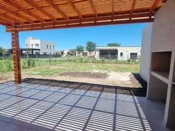 Casa en venta - 2 Dormitorios 2 Baños - Cochera - 530Mts2 - San Ramón, Pilar del Este