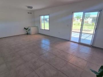 Casa en venta - 2 Dormitorios 2 Baños - Cochera - 530Mts2 - San Ramón, Pilar del Este