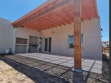 Casa en venta - 2 Dormitorios 2 Baños - Cochera - 530Mts2 - San Ramón, Pilar del Este