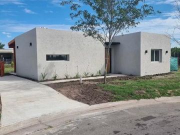 Casa en venta - 2 Dormitorios 2 Baños - Cochera - 530Mts2 - San Ramón, Pilar del Este