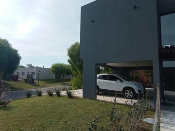 Bellisima casa al verde en Area 1 San Sebastian MB