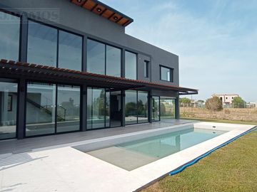Bellisima casa al verde en Area 1 San Sebastian MB