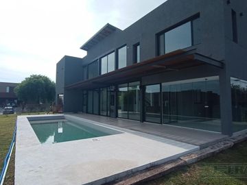 Bellisima casa al verde en Area 1 San Sebastian MB