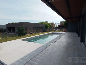 Bellisima casa al verde en Area 1 San Sebastian MB
