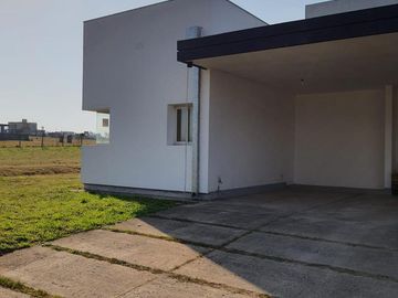 Casa en  COUNTRY LAGAR
