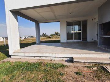 Casa en  COUNTRY LAGAR