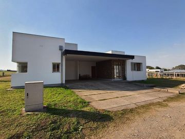 Casa en  COUNTRY LAGAR