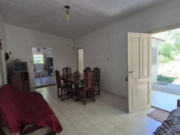 Casa de 3 Dormitorios - Los Aromos - Pileta