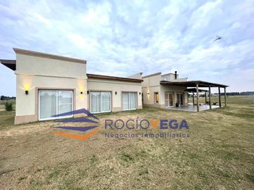 Casa en El Espinillo Golf, Lujan
