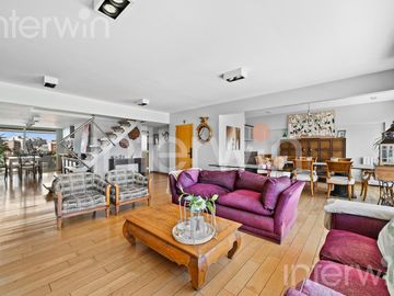 Duplex de 5 Ambientes con dependencia - Balcón - Parrilla - Cochera - Caballito - VENTA