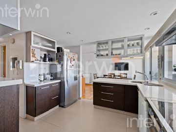 Duplex de 5 Ambientes con dependencia - Balcón - Parrilla - Cochera - Caballito - VENTA