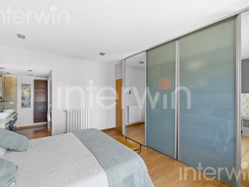 Duplex de 5 Ambientes con dependencia - Balcón - Parrilla - Cochera - Caballito - VENTA