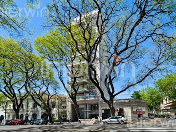Duplex de 5 Ambientes con dependencia - Balcón - Parrilla - Cochera - Caballito - VENTA