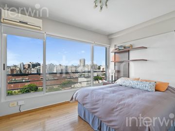 Duplex de 5 Ambientes con dependencia - Balcón - Parrilla - Cochera - Caballito - VENTA