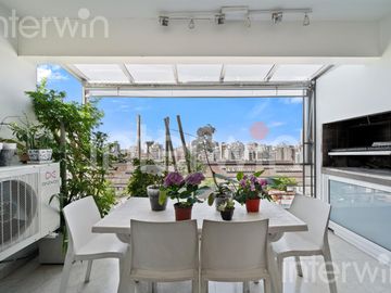 Duplex de 5 Ambientes con dependencia - Balcón - Parrilla - Cochera - Caballito - VENTA
