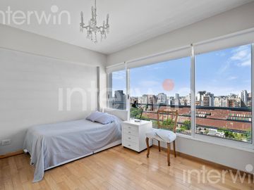 Duplex de 5 Ambientes con dependencia - Balcón - Parrilla - Cochera - Caballito - VENTA